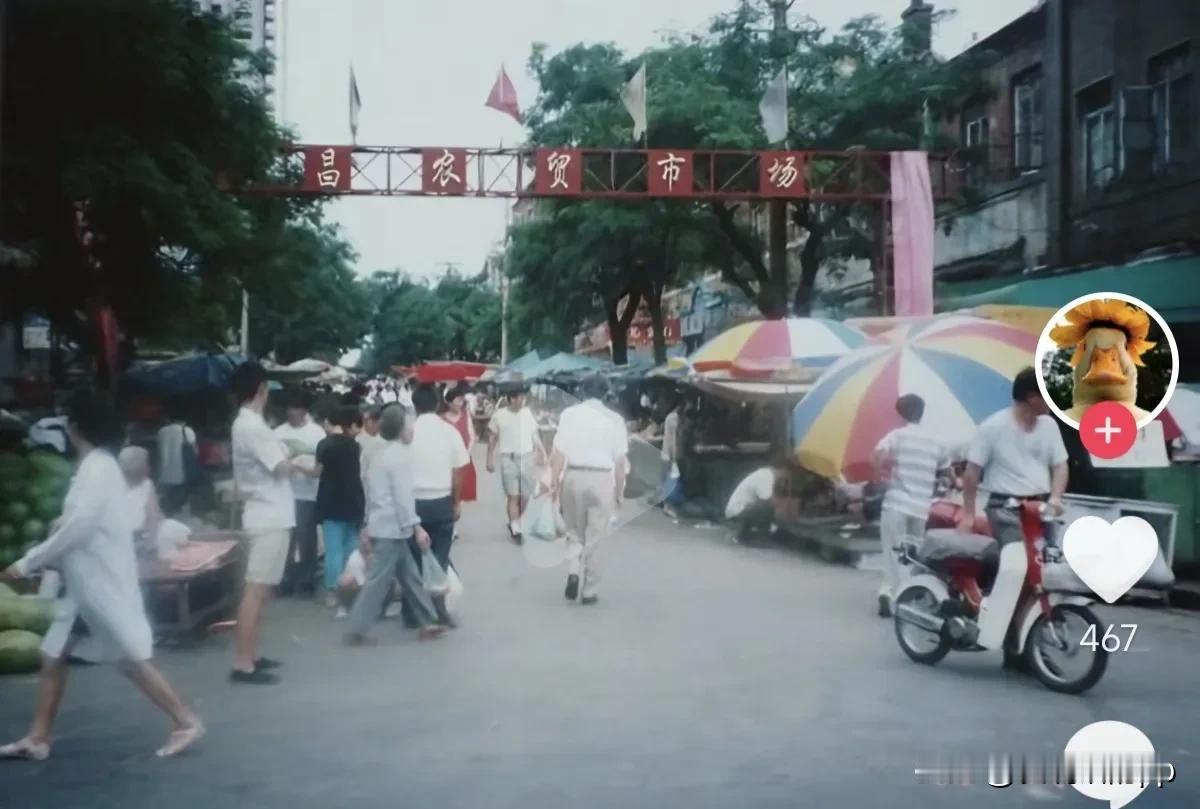 发小刚才给我发了个视频照片，说好像看到我家西瓜摊了。我一看，差点泪崩，一眼就认出