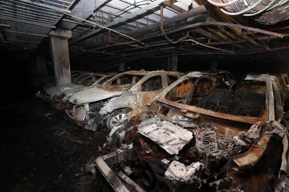 月初韩国一奔驰EQE在地下车库发生起火事故，韩国一些地方政府已开始对电动车进行限