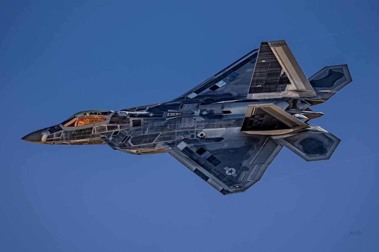 新涂装！
美国F-22A“猛禽”多用途战斗机的惊人伪装
新涂装已命名为Symbi