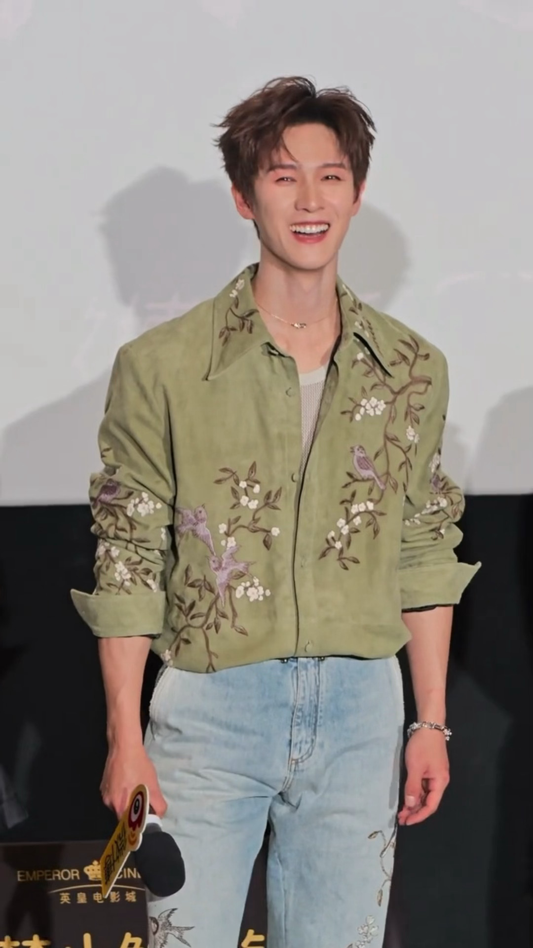 冰湖重生哎哟李昀锐笑得我的心和屏幕同时都被净化了，森系这块儿还得看小林～