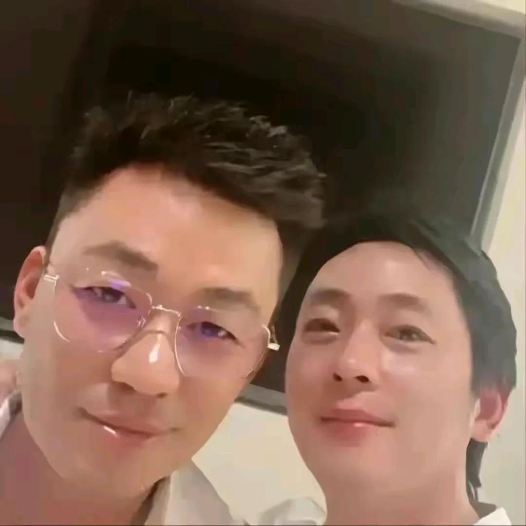 这王宝强咋还越收拾越像朱亚文了呢！难不成朱亚文是他偶像，他在刻意模仿吗？