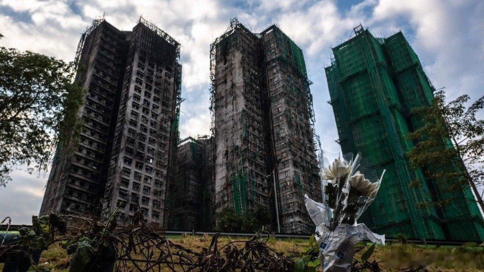凤凰新闻【港府要求所有大维修楼宇3日内下架棚网，行业协会：释除疑虑唯一方法】澎湃