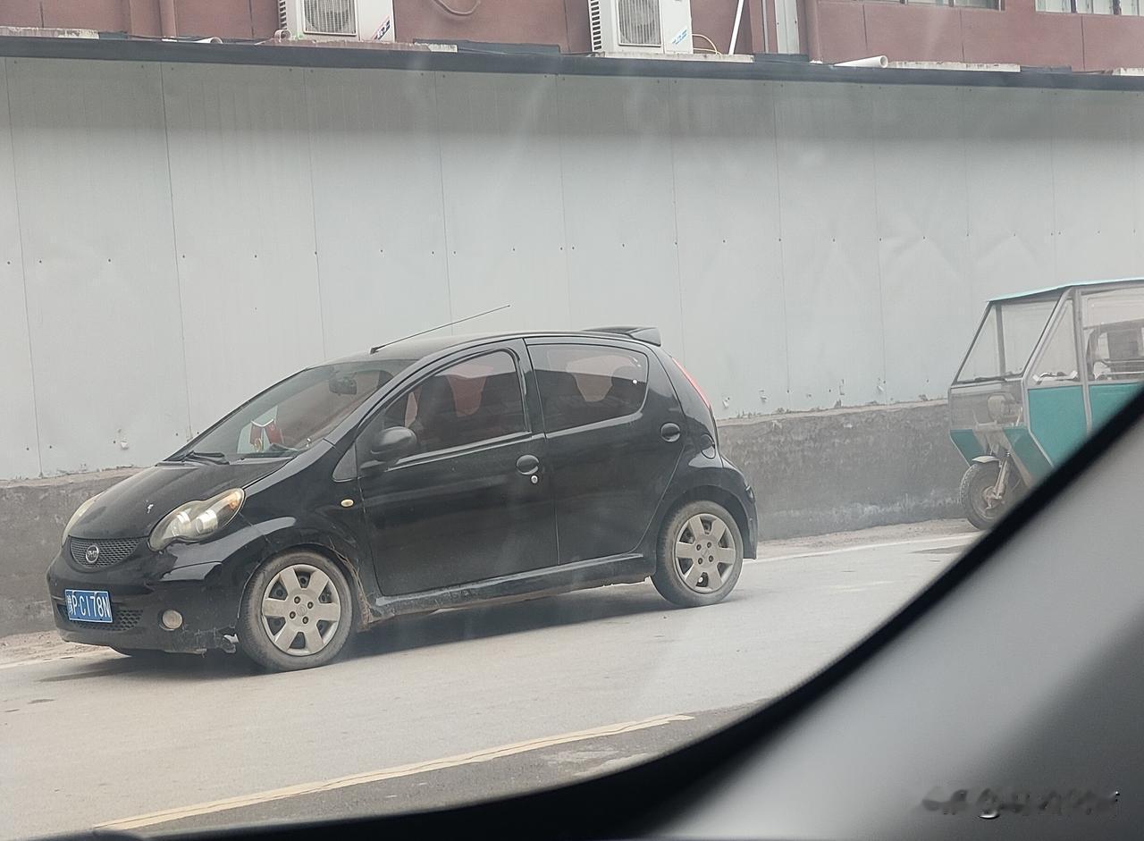 比亚迪这款车，又有多少人认识。很多人说比亚迪的燃油车不行，比亚迪这款燃油车应该好