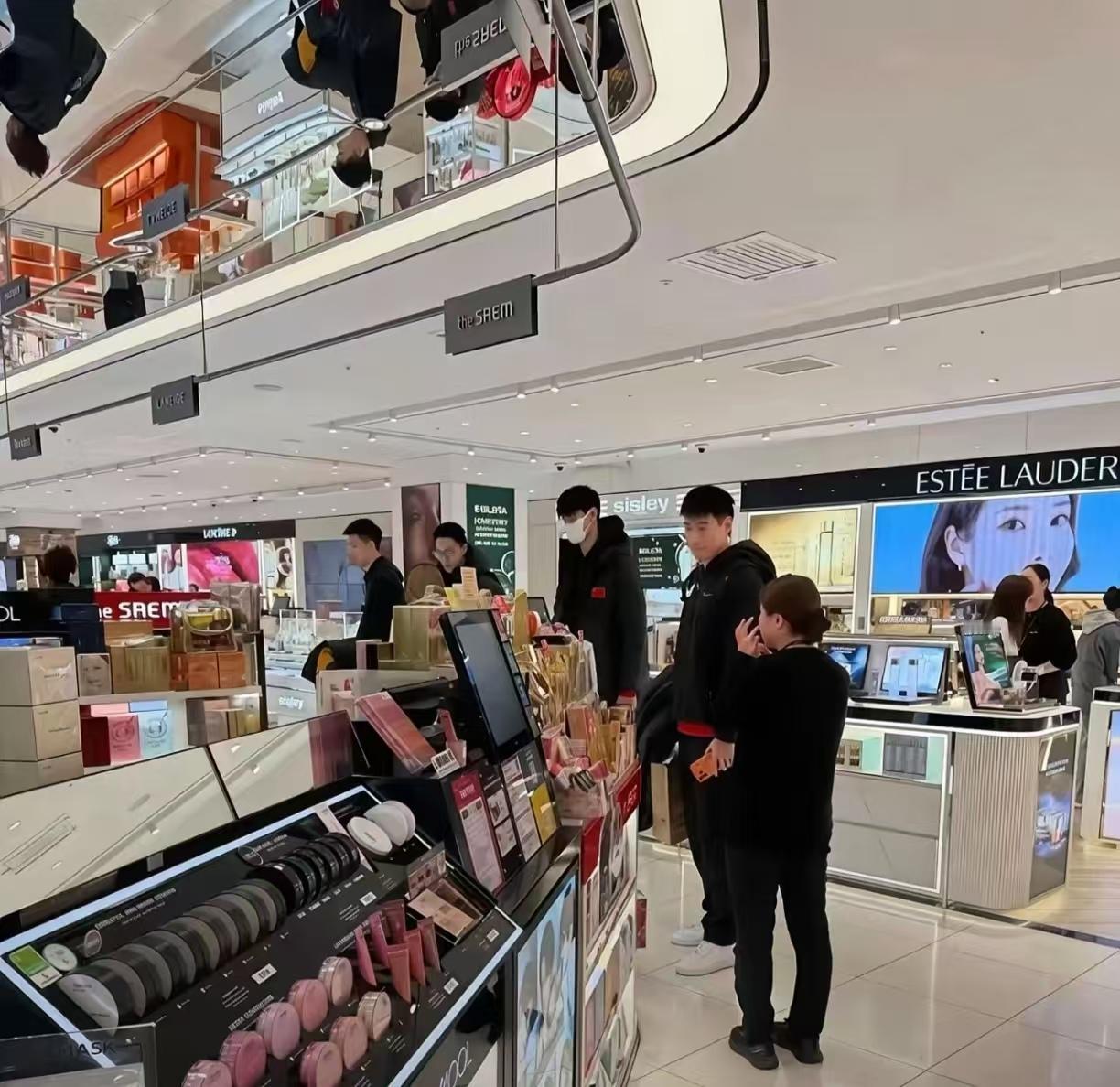 胡明轩+曾凡博+朱俊龙+程帅澎，你们哥四个可长长心吧！连续两场被韩国男篮吊打，难