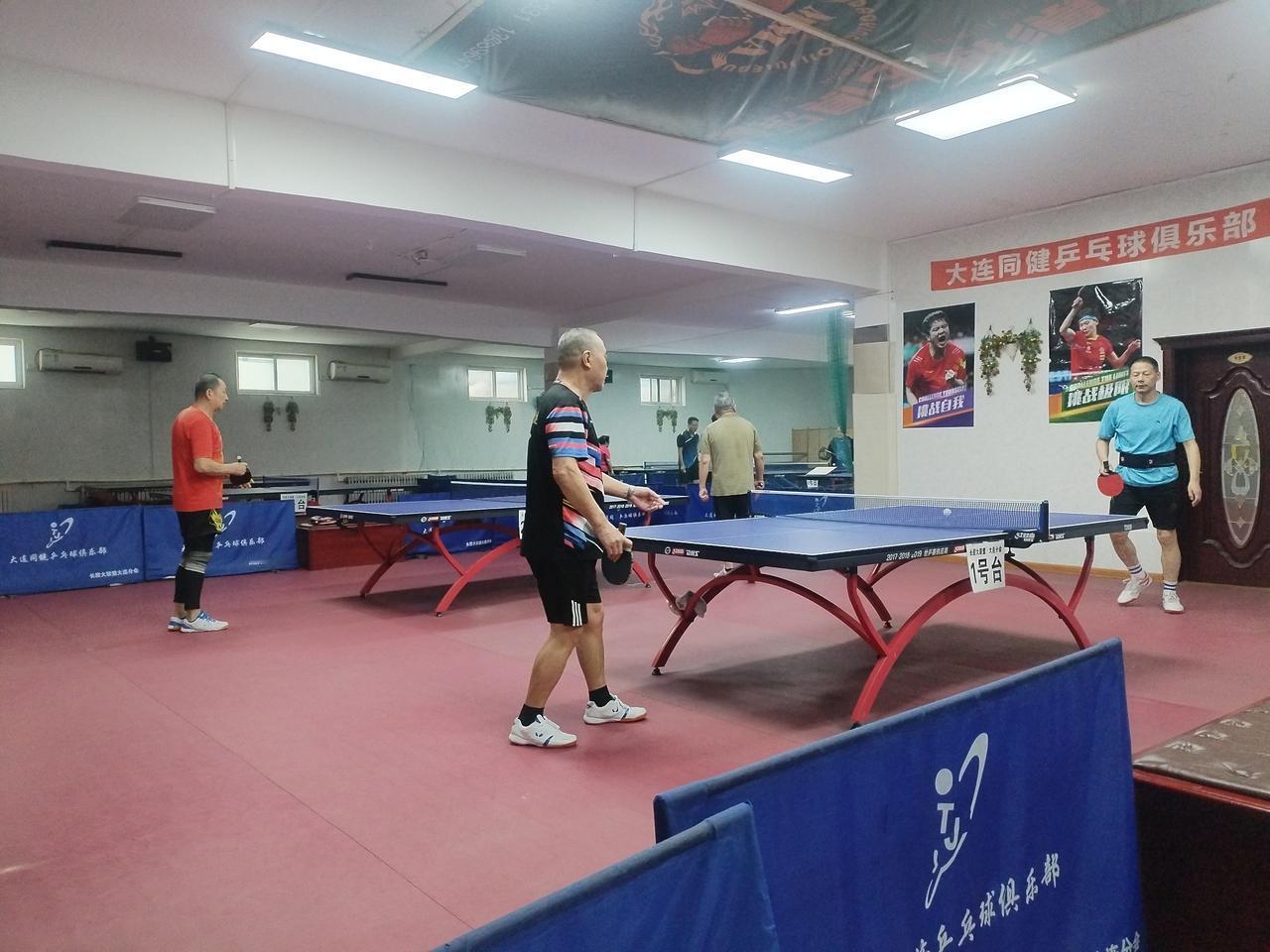 近年来，人们随着对身体健康认识的提高，热爱乒乓球运动的人越来越多。
其实，当初我