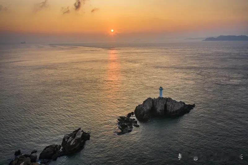 为什么我们必须强大？因为我们的老百姓太善良。我以前也不知道有东极岛这样一段往事，