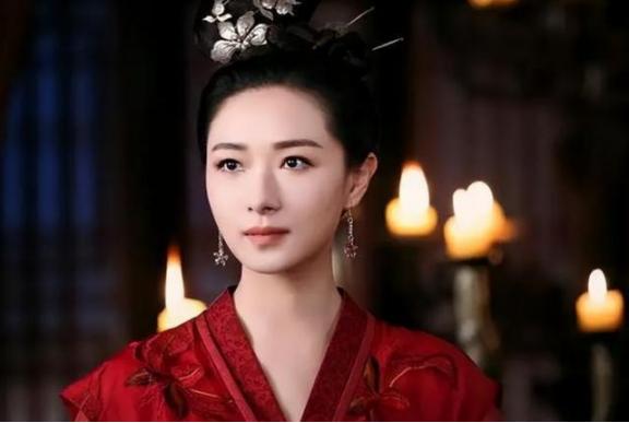 东晋末年，谢道韫嫁给了王羲之的二儿子王凝之，但回到娘家她却整天闷闷不乐。叔叔谢安