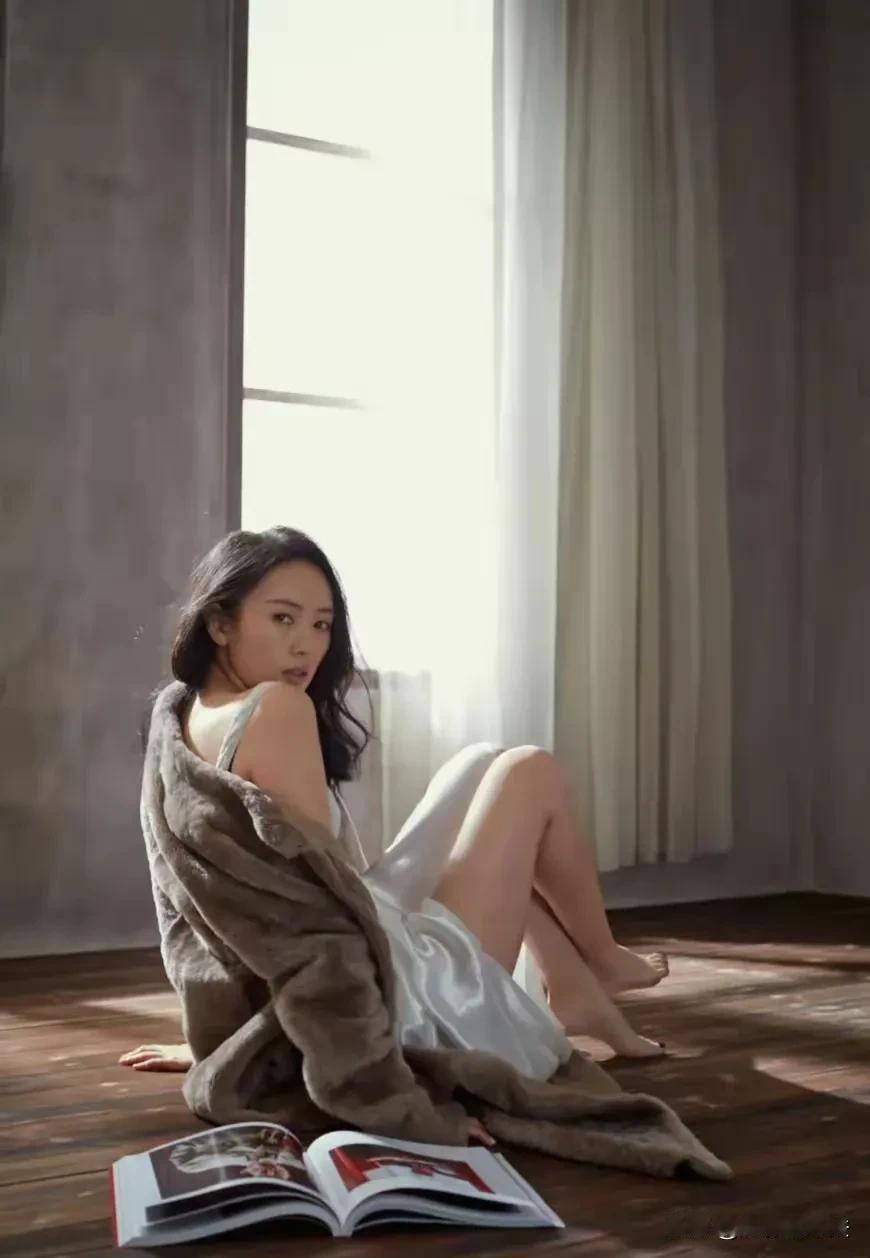 童瑶不但长的像章子怡，那股狠劲也像。本以为经过那么大的风波，她肯定没希望了，没想