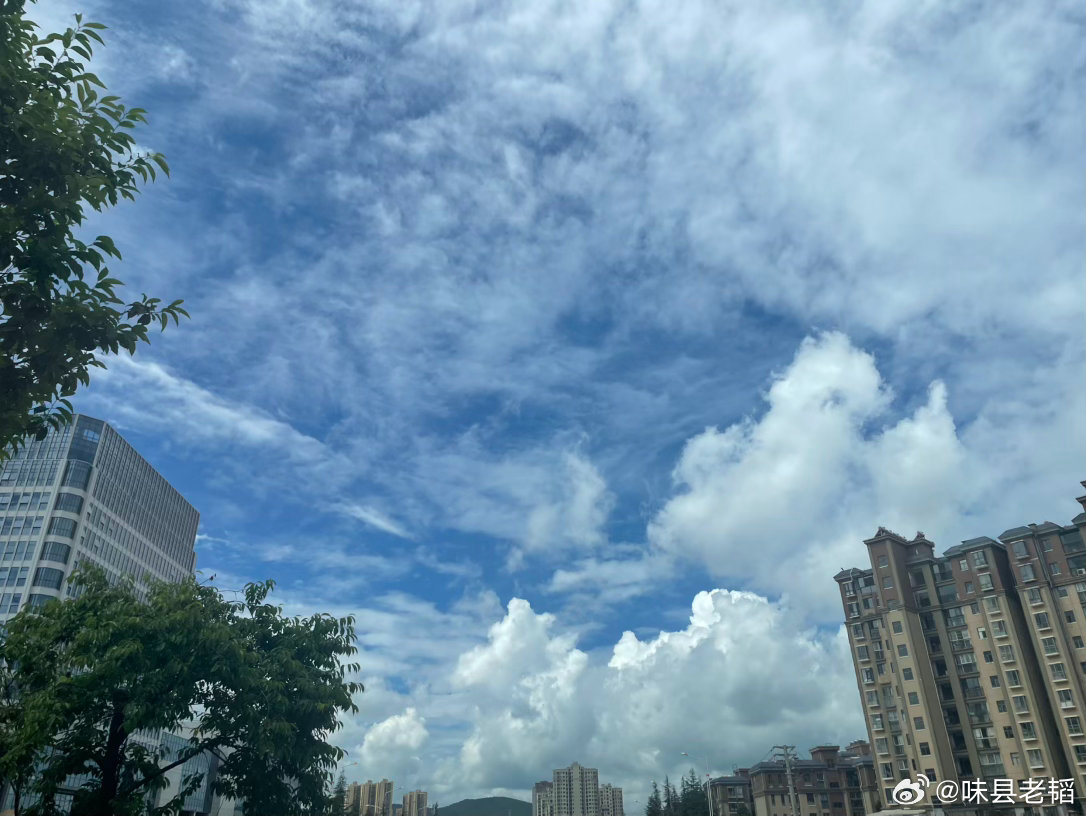 曲靖的天还是曲靖的天，可曲靖地上的人咋换成了川渝口音臆想中的双赢避暑经济，尴尬地