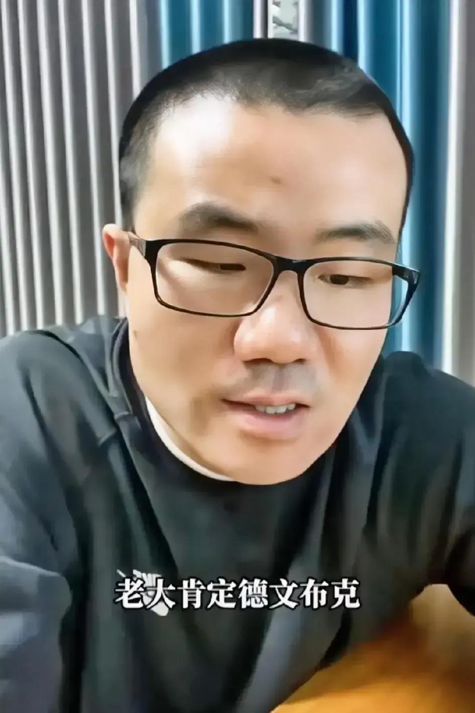 比尔来到太阳之后，著名篮球评论员“徐静雨”对太阳四巨头地位的排序：

老大———
