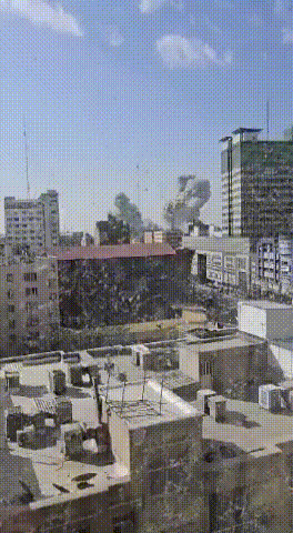 开始轰炸伊朗了吗？
德黑兰大学街（哈亚班·伊德纳卡赫）附近发生爆炸，是以色列发动