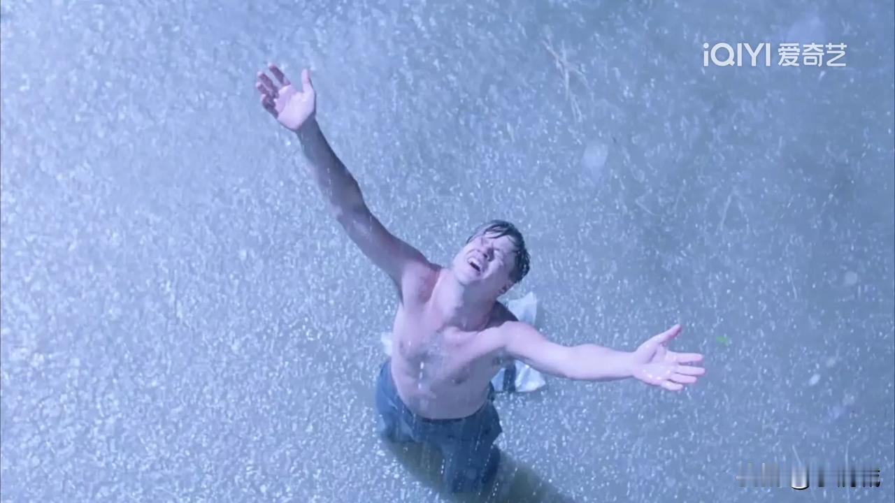 已经数不清这是第几遍看《肖申克的救赎》，安迪凿开下水管道，混着恶臭匍匐近500米