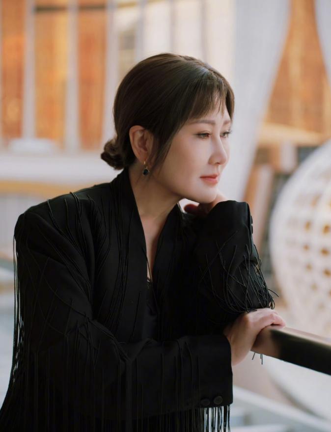 这居然是63岁的凯丽阿姨。