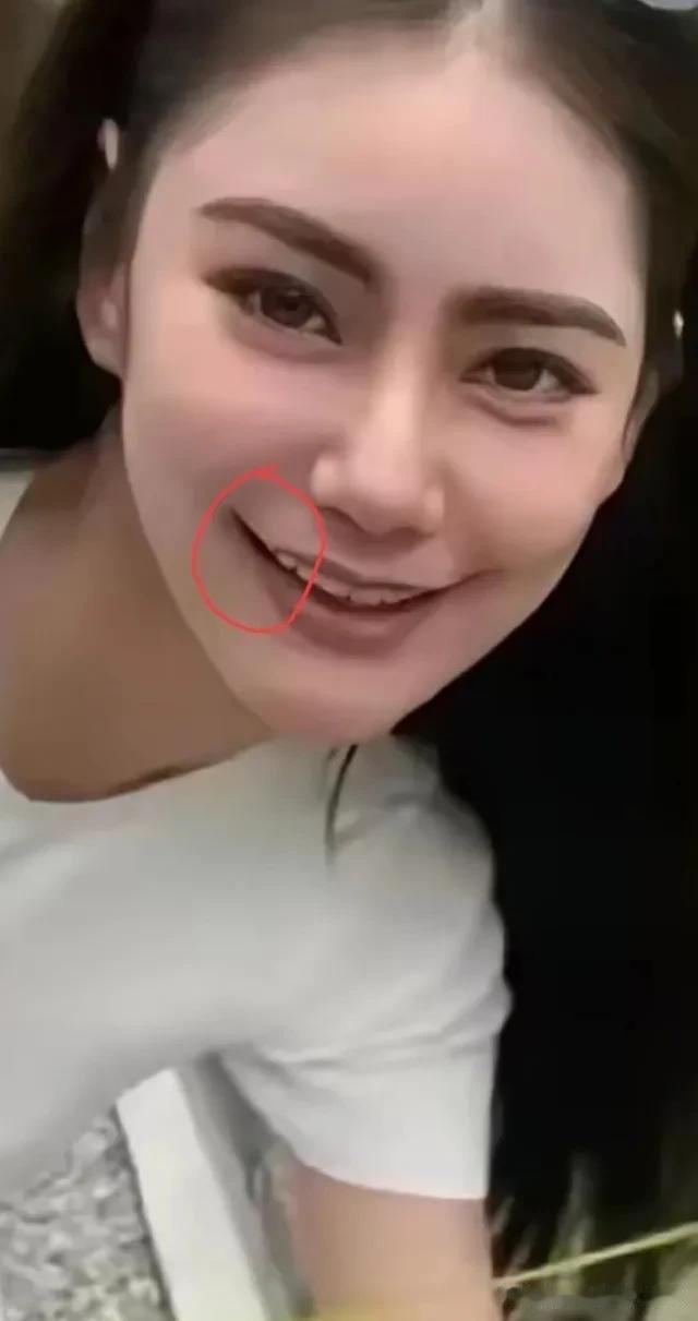 汪小菲和马筱梅官宣领证，我特意看了一下这个女的嘴唇觉得很奇怪，然后知道她做美容的