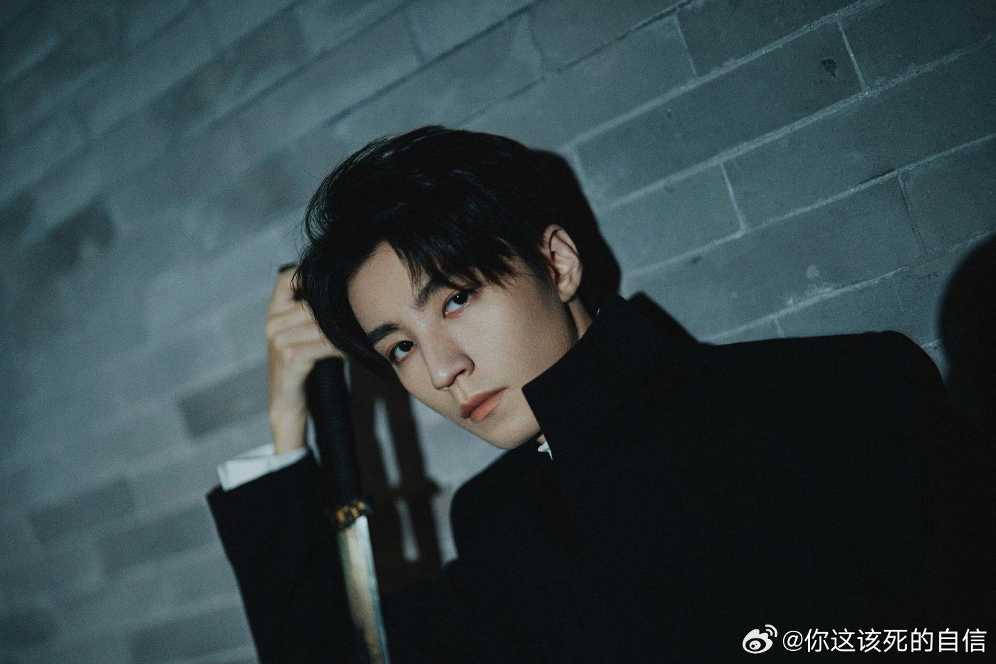 王俊凯出发时装周路透帅气出发王俊凯启程时装周路透 ​​​
