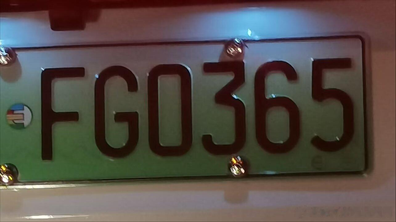 4477我前面有辆365天打FGO的车 