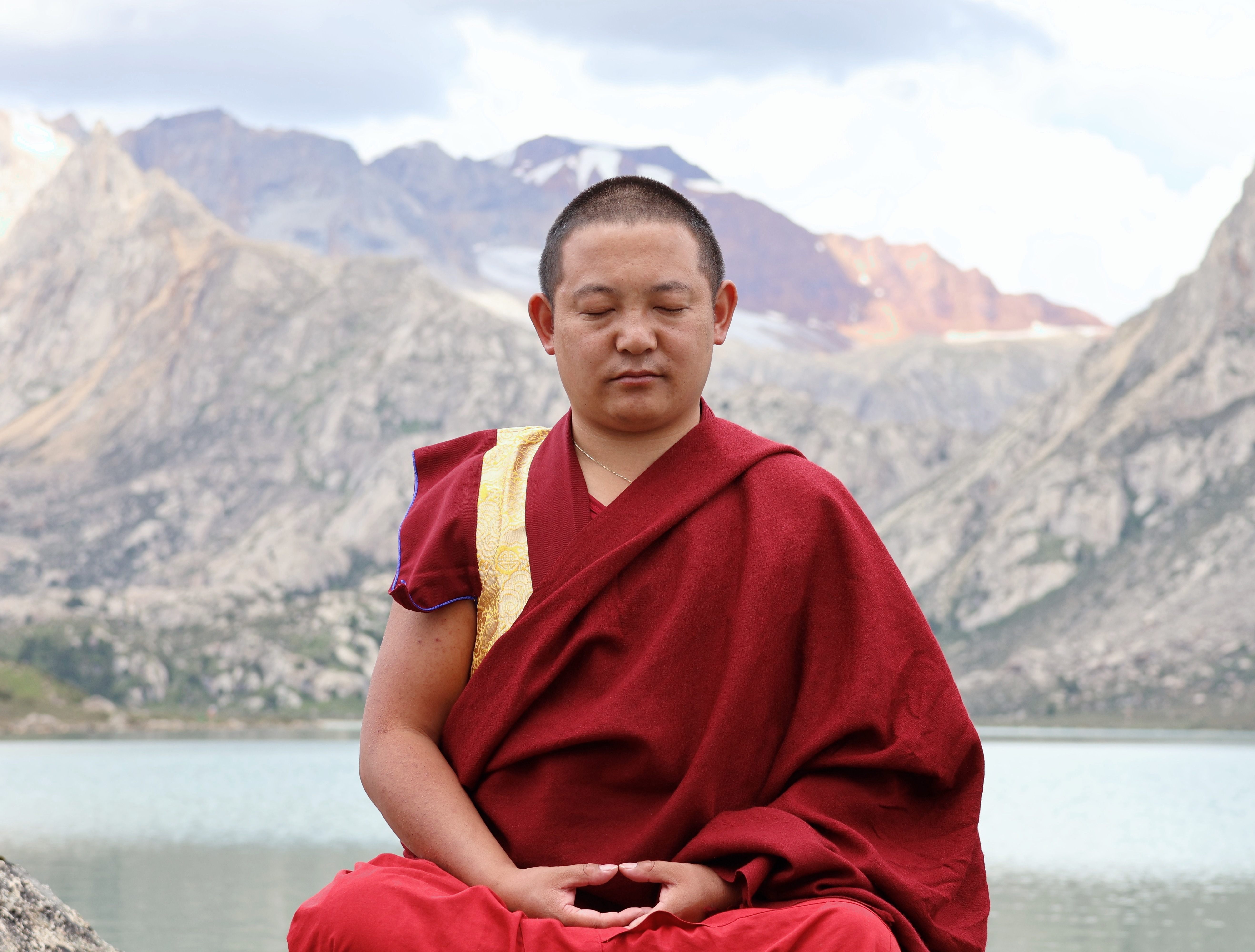 如果为众生难度而烦恼，把烦恼归结在众生身上，那烦恼就是外在的，我又何故烦恼？当知