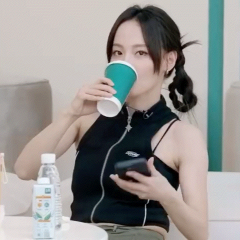 终于知道为什么女明星喝奶茶不会胖了。