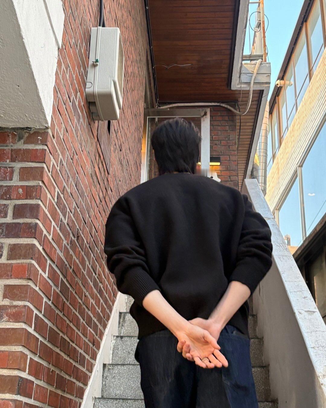 边佑锡 Ins更新with Cartier 好帅好贵！！！！！！！！！