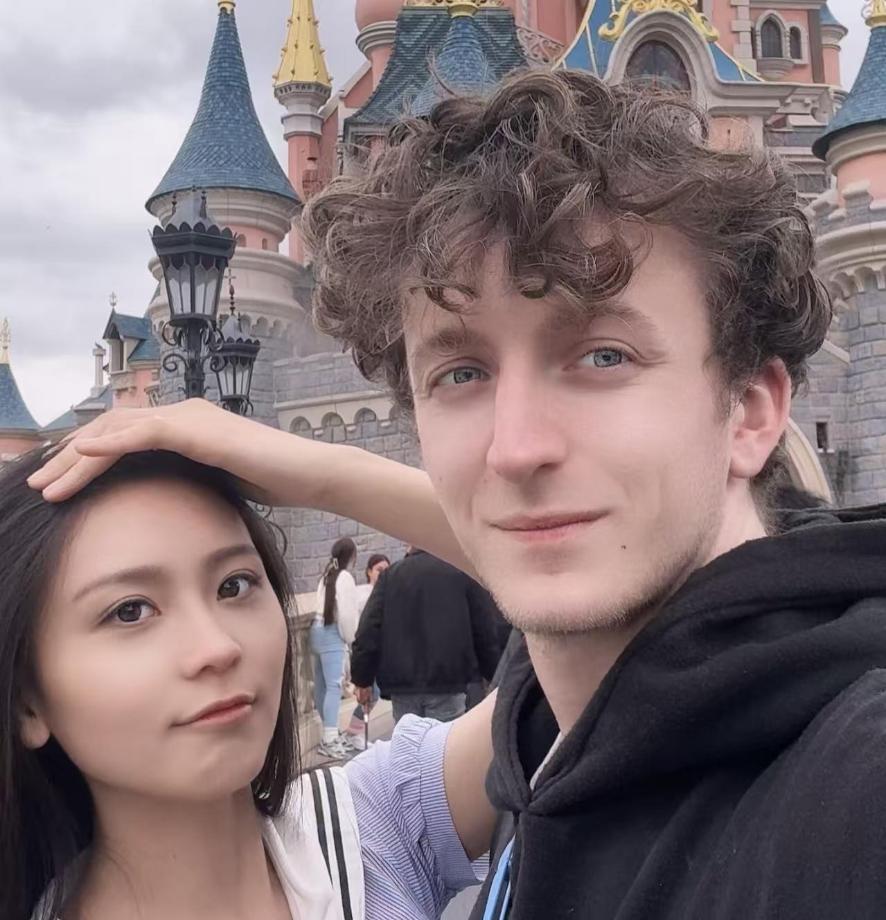 女生分享和英国男生谈恋爱，是一种什么体验。女生说女英国男生文化差异大，生活习惯、