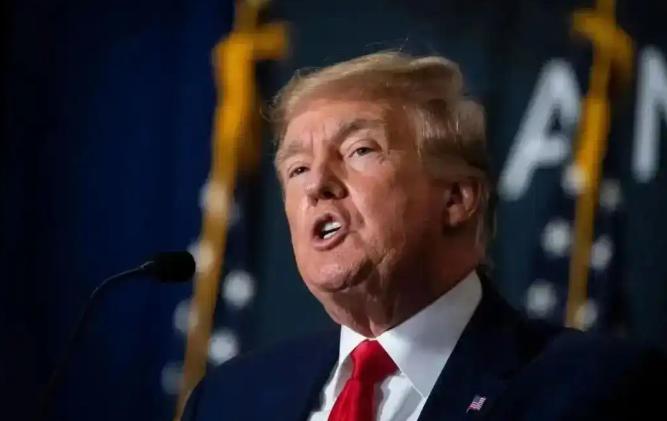 美国全球领导力的衰落，可以用一个简单的标准来衡量：别人还怕不怕你、服不服你。过去