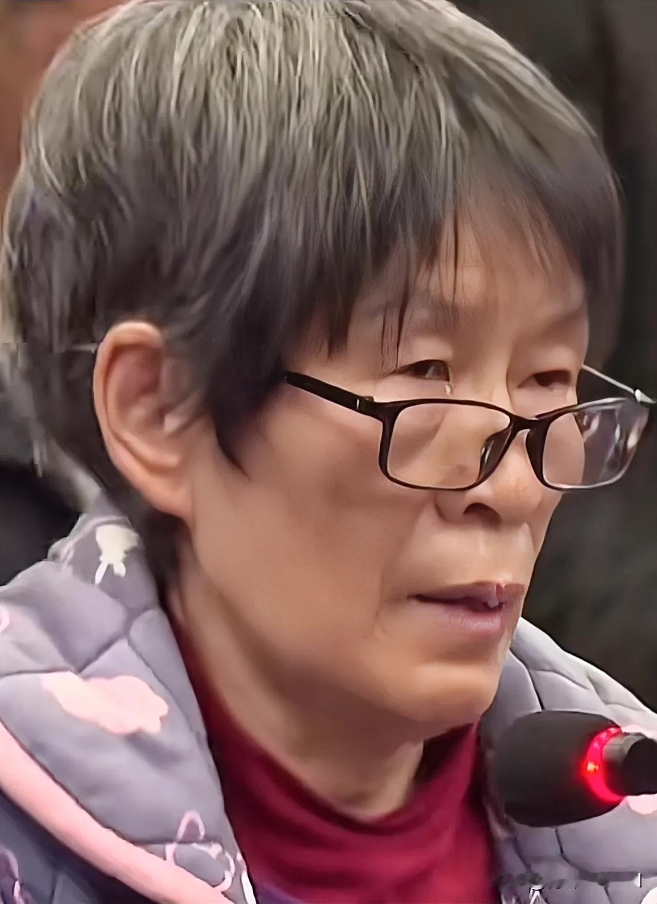 余华英贩卖第一个孩子居然是自己亲生骨肉，先拿自己儿子开刀，果然够狠，够毒辣。
