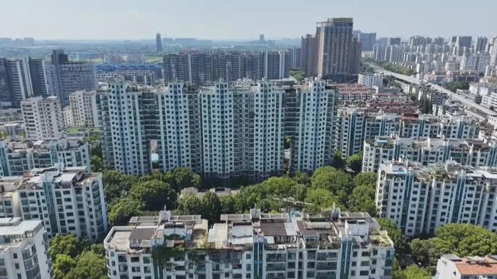 扬州春江花园41部老旧电梯全部换新，居民不用掏一分钱
 
依托国家超长期特别国债
