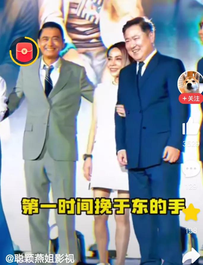 娱乐圈最幼稚的夫妻，当属周润发夫妇
6月份，周润发携妻子陈荟莲、袁咏仪以及一众主