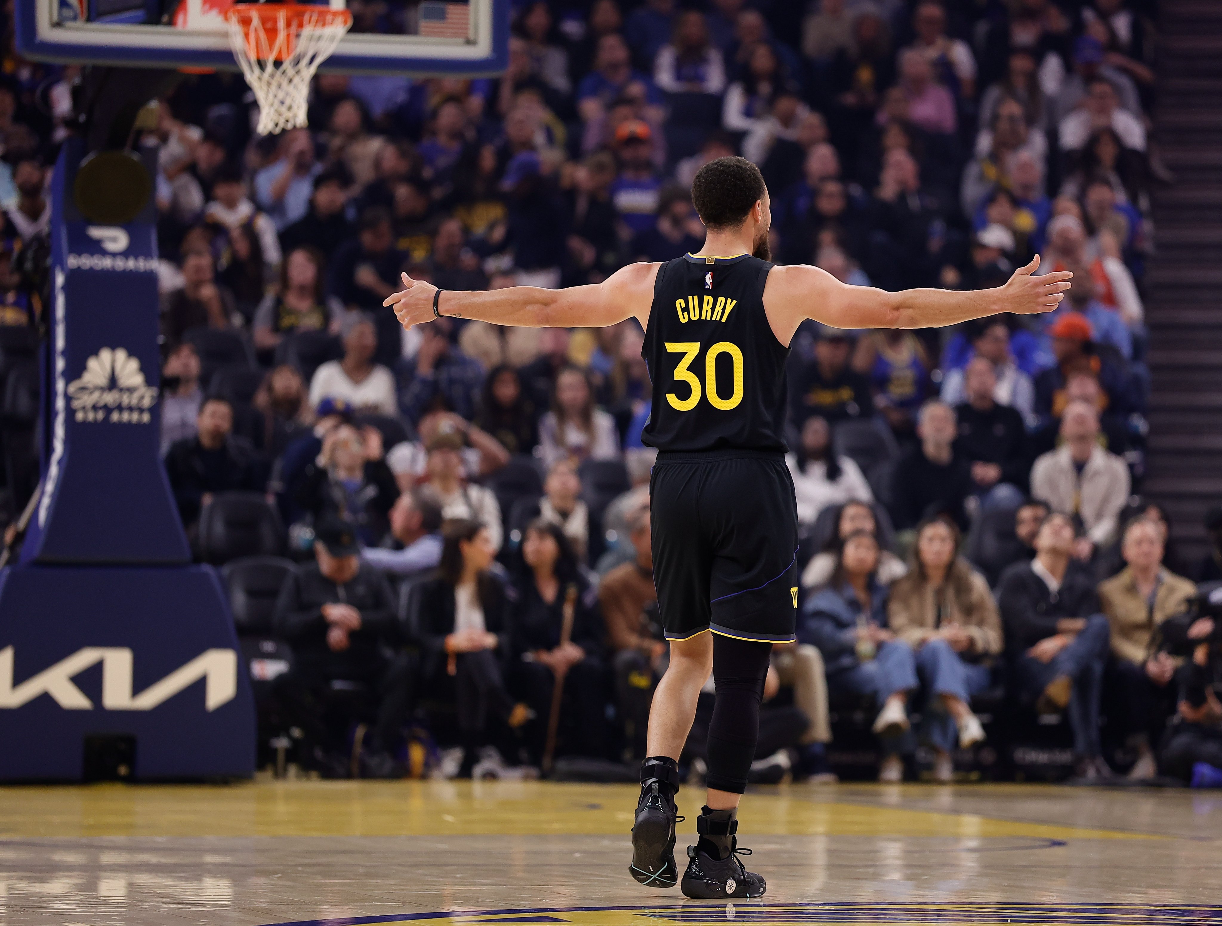 很不妙 库里今天已经5犯  热火vs勇士