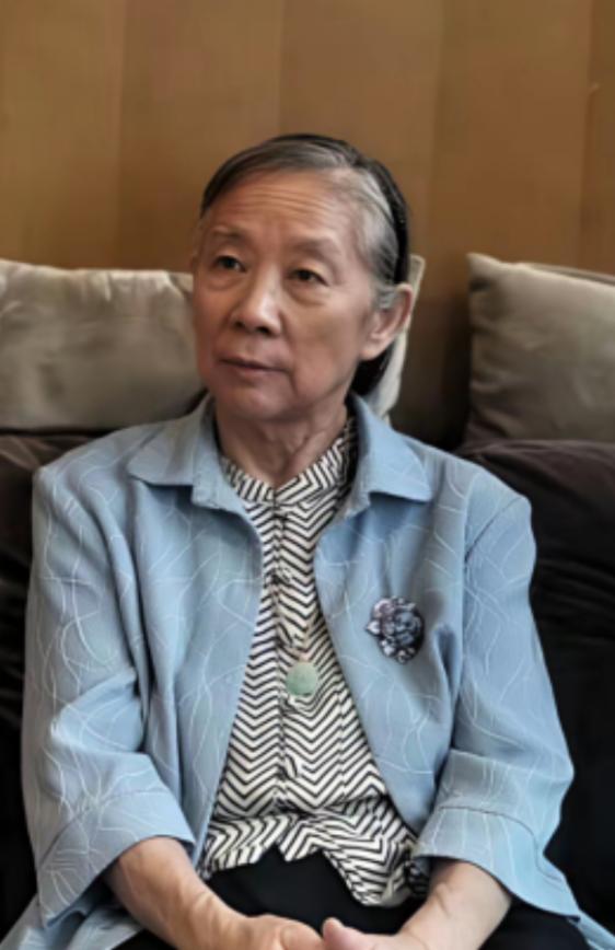 如今82岁的林豆豆，独自居住在北京老城区的一座老房子里。既不使用智能手机，也不接