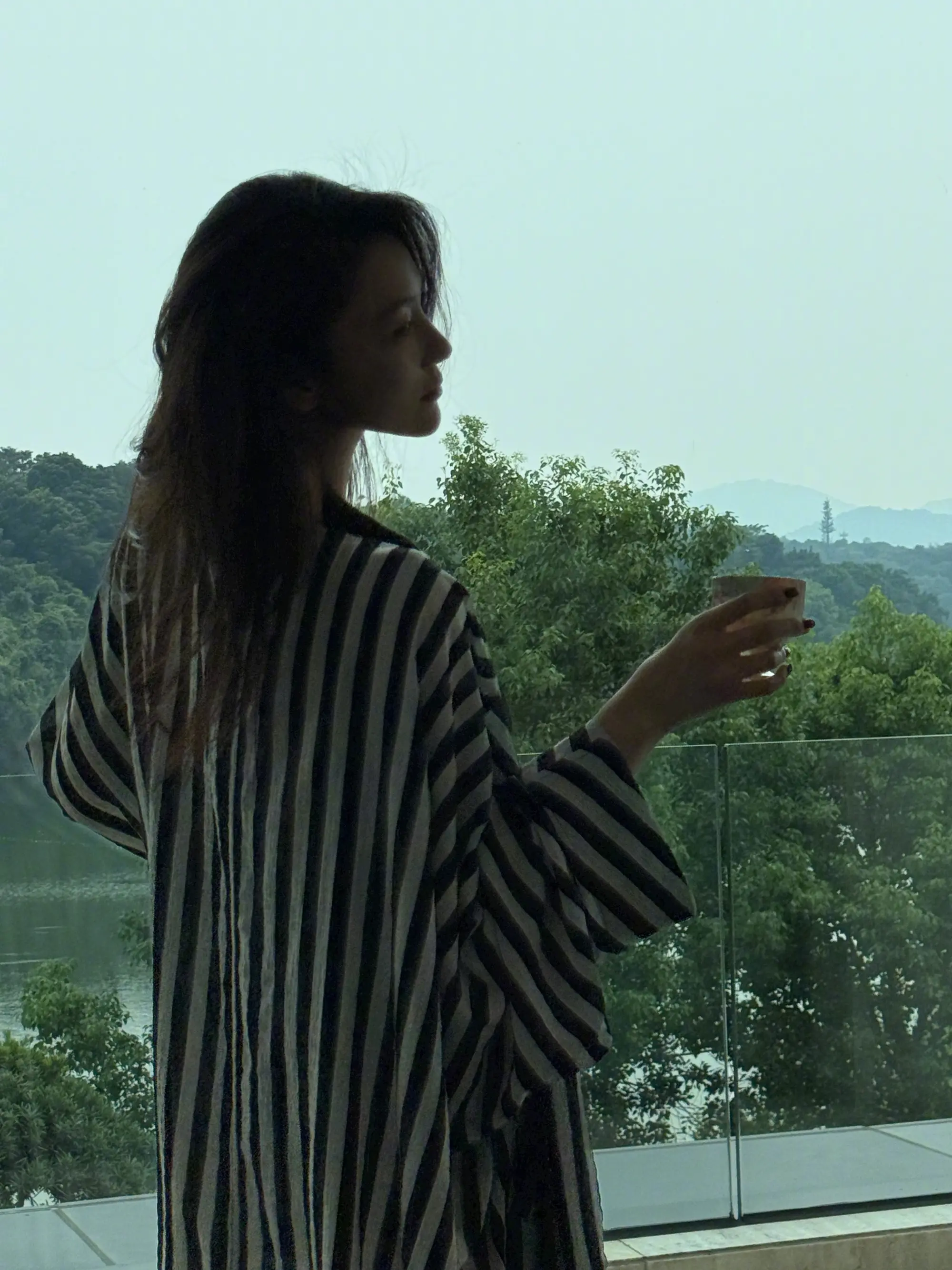 “海的那边是海 ，书的结局是爱 ，我的心里是你”。