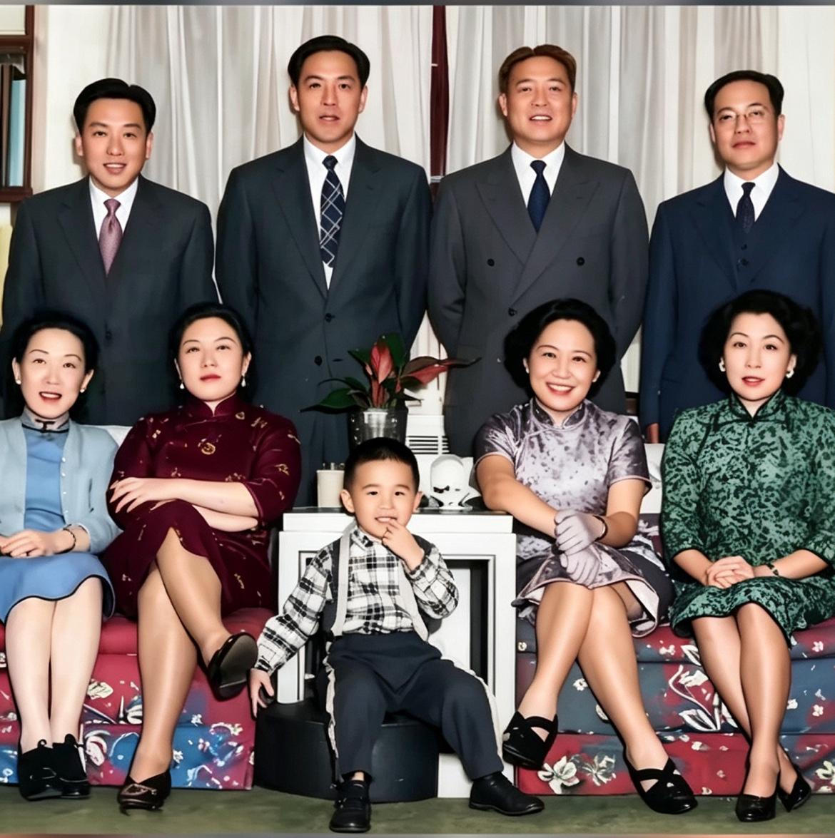 1949年，袁世凯后人在美国的合照，个个文质彬彬，都是学术精英
