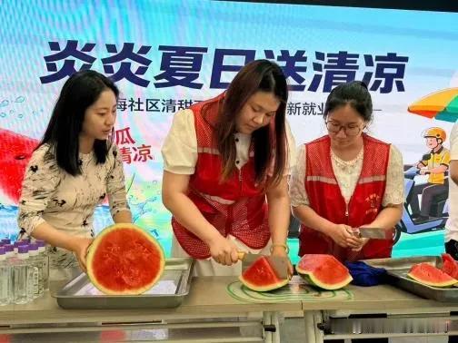 酷暑送清凉！万柏林中海社区暖心慰问户外新就业群体

连日高温酷暑，外卖、快递小哥