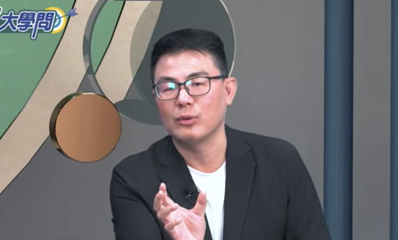 有的人到现在，还在幻想，还想着“两面手法”？

刚看完《乡民大学问》最新一期，黄