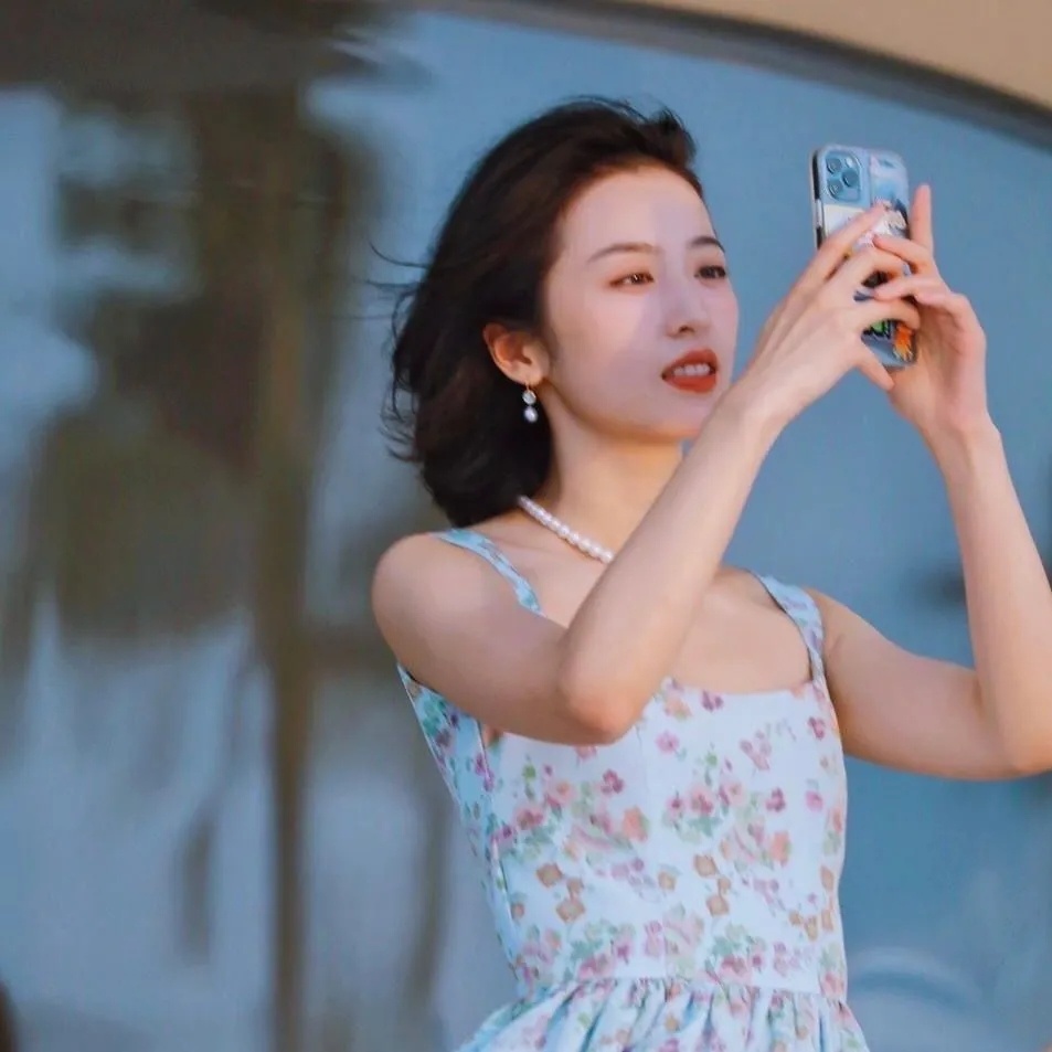#女生头像[超话]#我走过的路要繁花盛开，人声鼎沸 ​​​