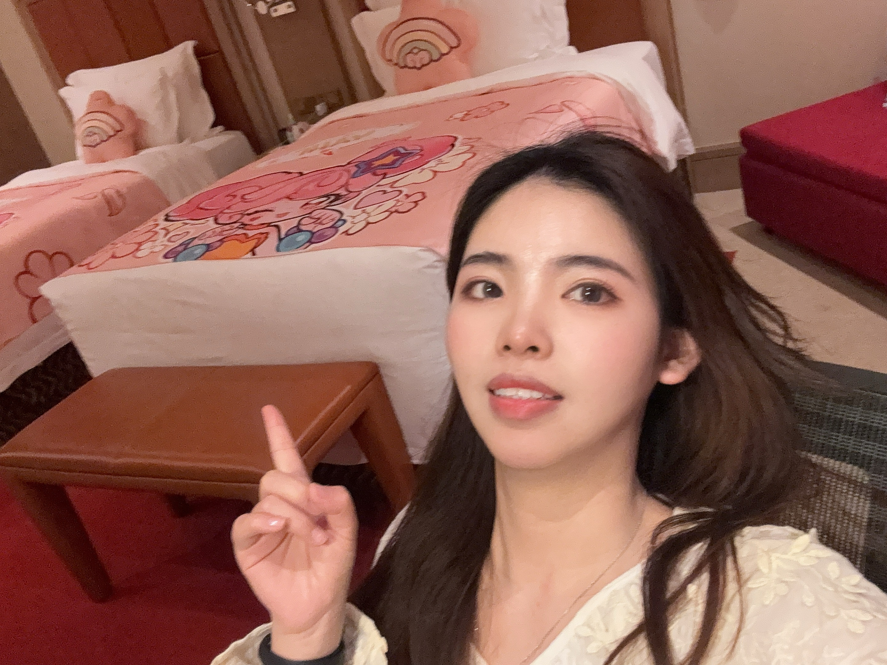 早 今天要飞一整天现在又是很困很困的爬起来了 但是想到去新疆就很高兴！ 即将解锁