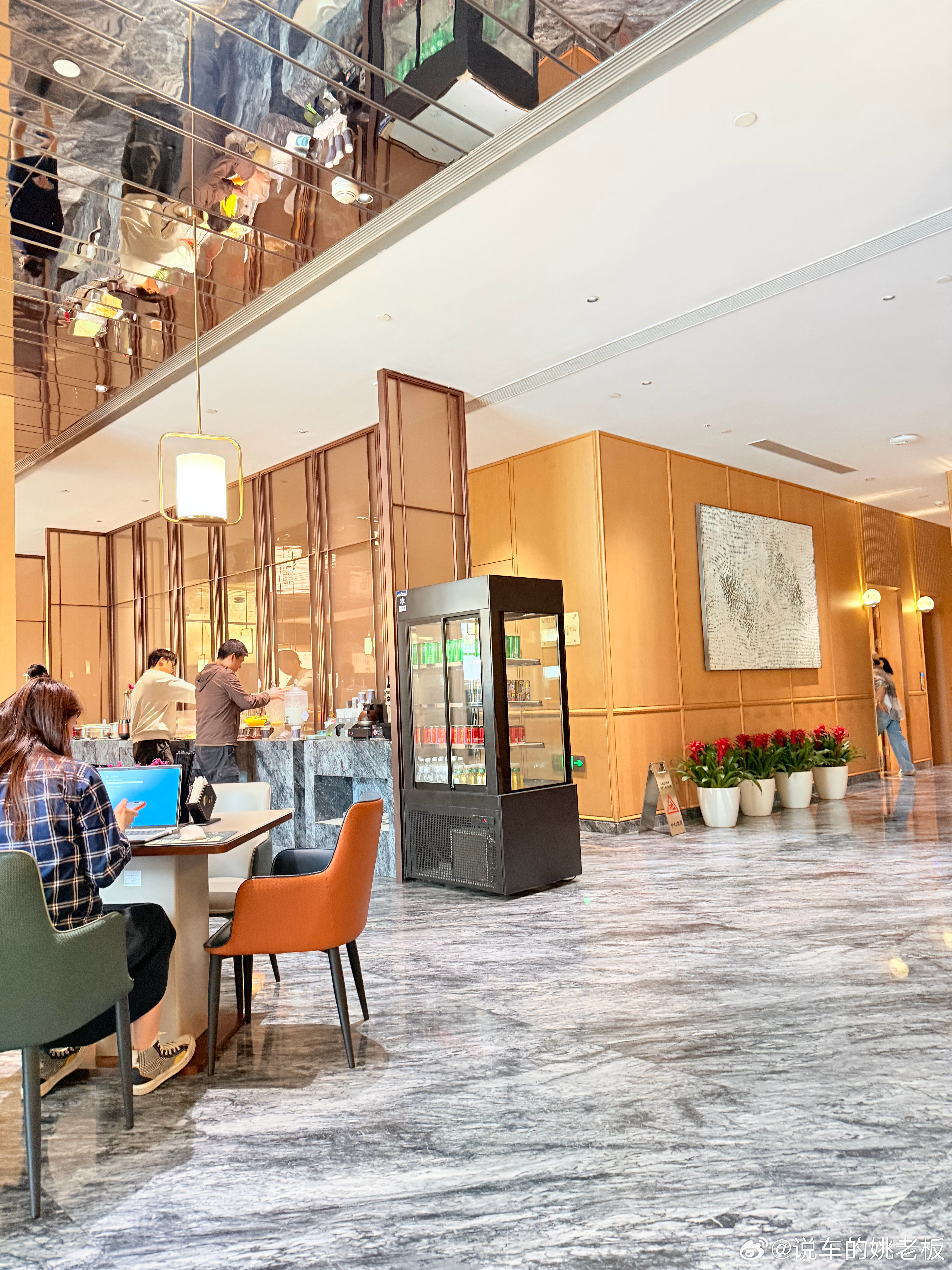 带上吃饭的家伙粗发飞首都  回头整点硬货跟姚老板混一天吃9顿