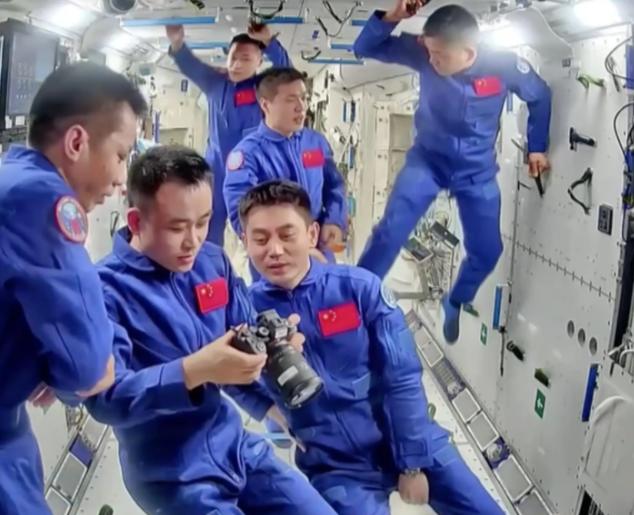 估计现在人们最担心的，就是神舟二十号的航天员，不是因为他们没有成功交接，也不是因