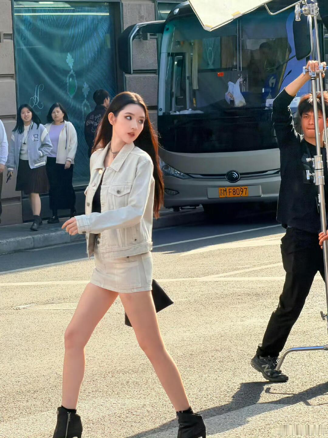 王玉雯这腿绝了，根本不需要p图。 