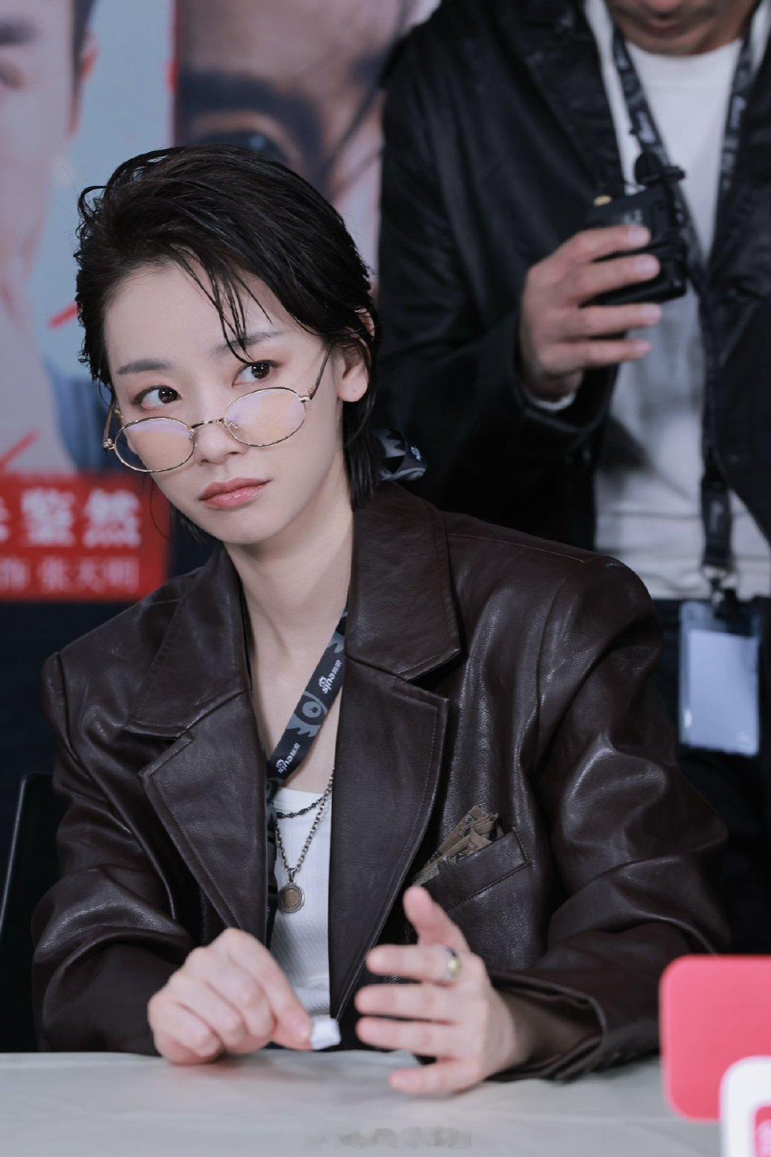 太阳星辰 刘雅瑟说陈伟霆是变态  杨光耀也太难了！莫名其妙卷进一桩疑案，还被自己