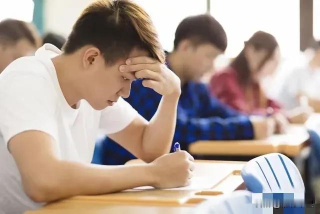 如何正确地选择大学专业？

名校生与普通考生，推荐专业的逻辑是完全不同的。

这