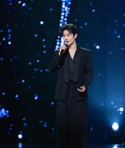 肖战漫画感肖战中国网络视听年度盛典出图，工作室这出图质量太顶了！撕漫男即视感有再