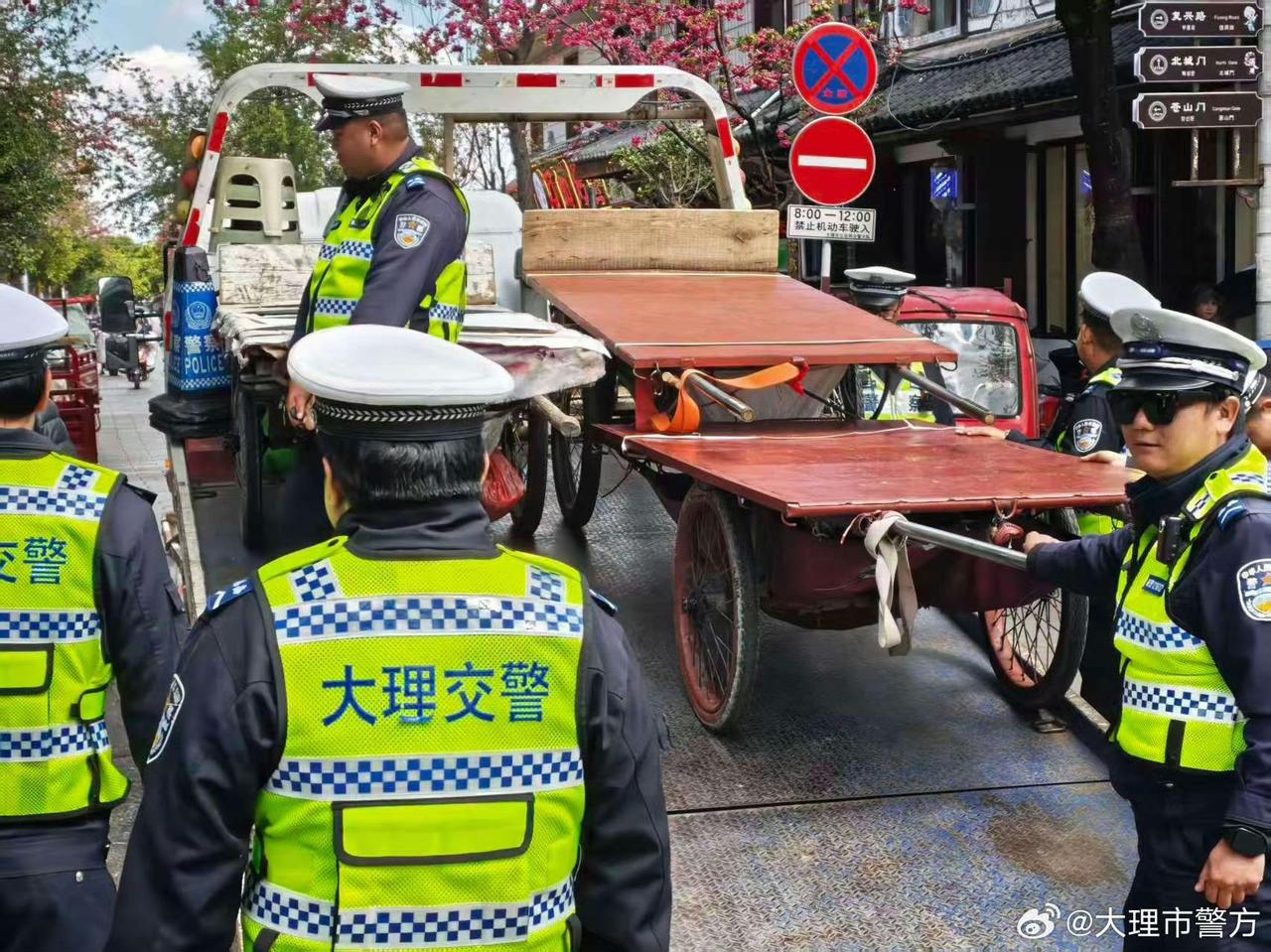 大理市公安局交通管理大队这波操作太值得称赞了！[赞][赞][赞]
以“教育为主、