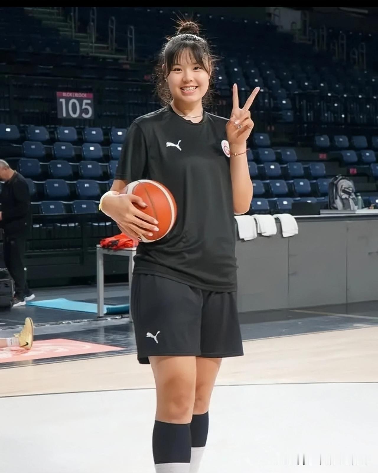 中国女篮球员李月汝砍下14分5篮板，加拉塔萨雷女篮险胜博塔斯女篮！土超联赛，加拉