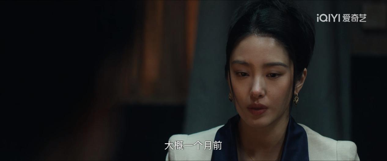 杨采钰在《风中的火焰》中高中生的装扮好美啊！

她穿上校服真像女高中生。

倒是