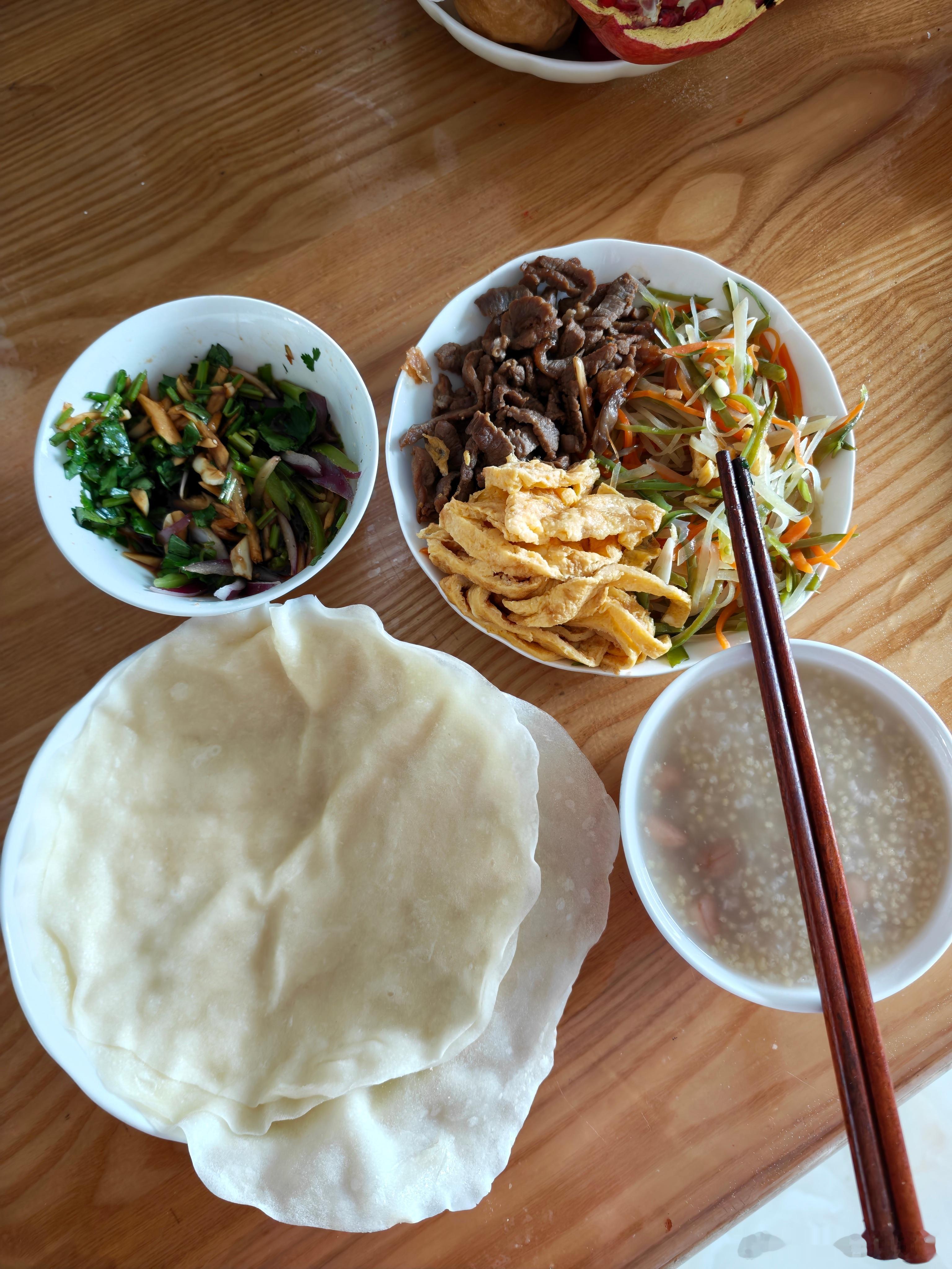 早餐 自制卷饼+小米粥 ​​​