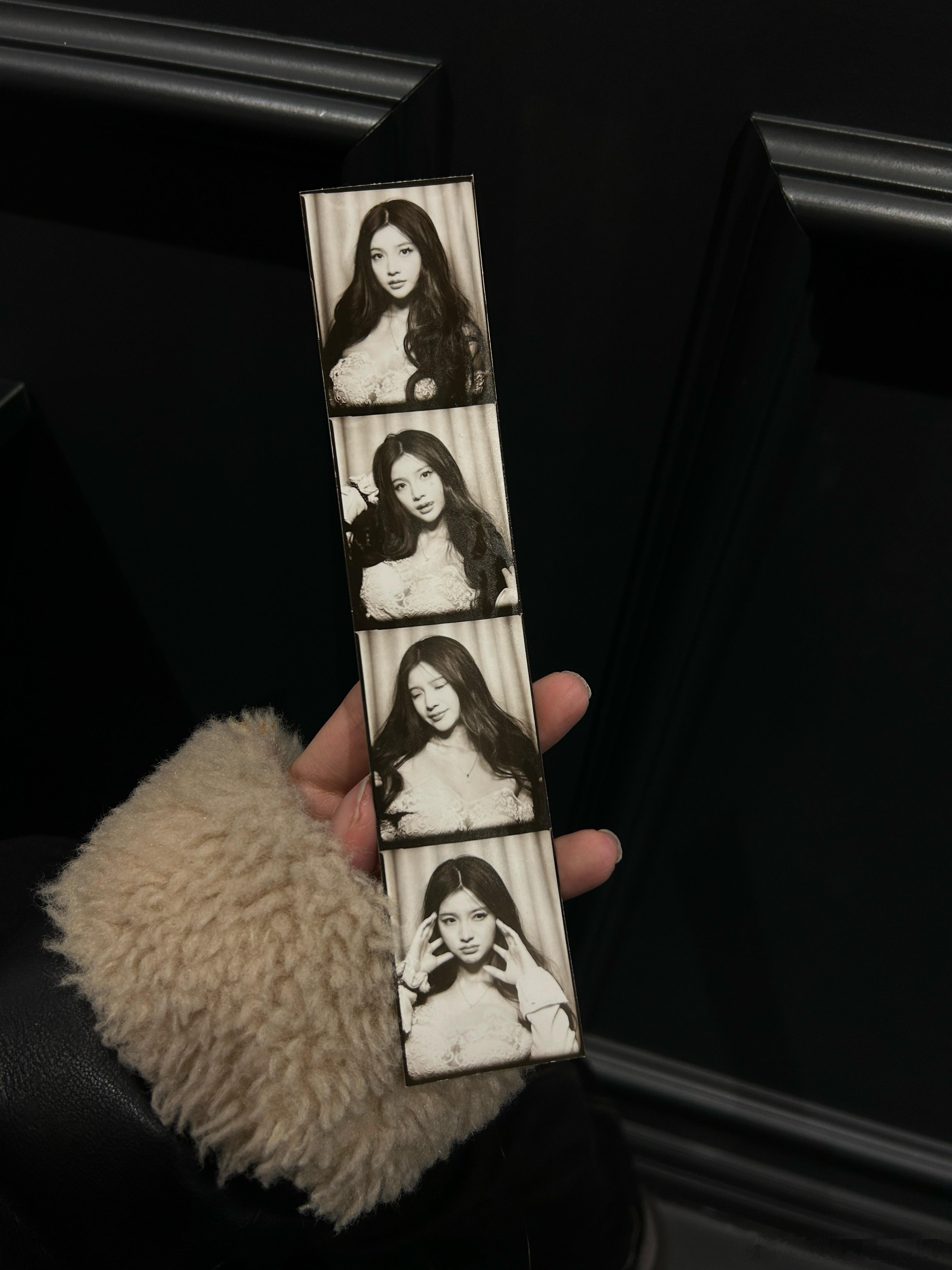 我的ID是江南美人🇰🇷非常喜欢这个大头贴【拍的时候五秒四张 皮衣拉链卡到一半