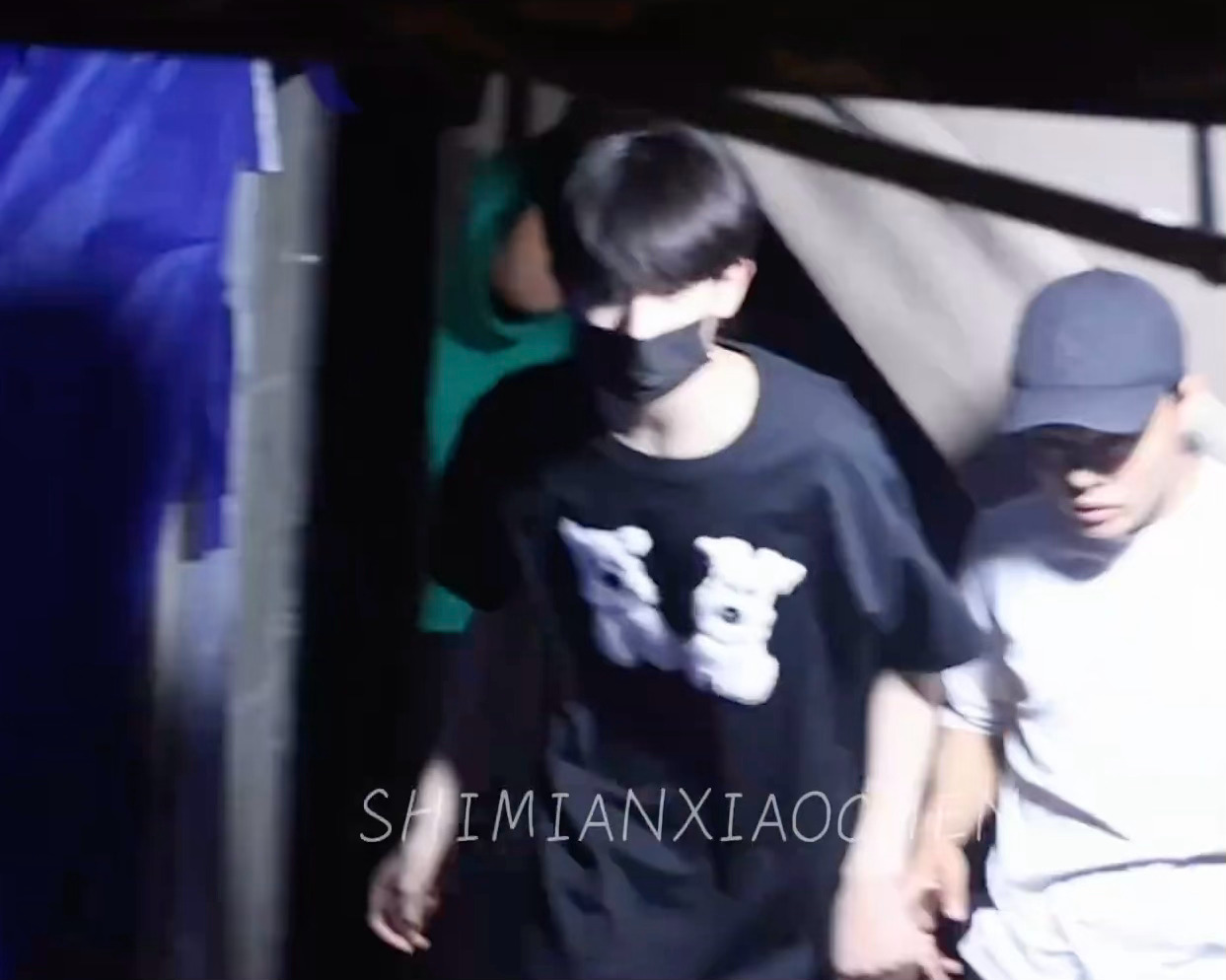 陈浚铭头发陈浚铭《我们的少年时代2》下班。。是不是剪头发了，期待新角色～ 