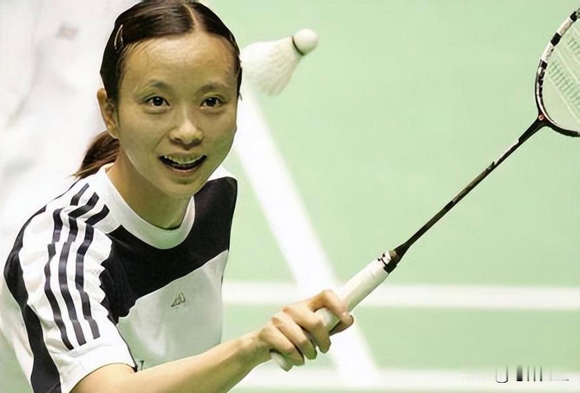 1999年，四川一女孩拿到世界冠军后，被教练踢出国家队。谁知4年后，她加入法国籍