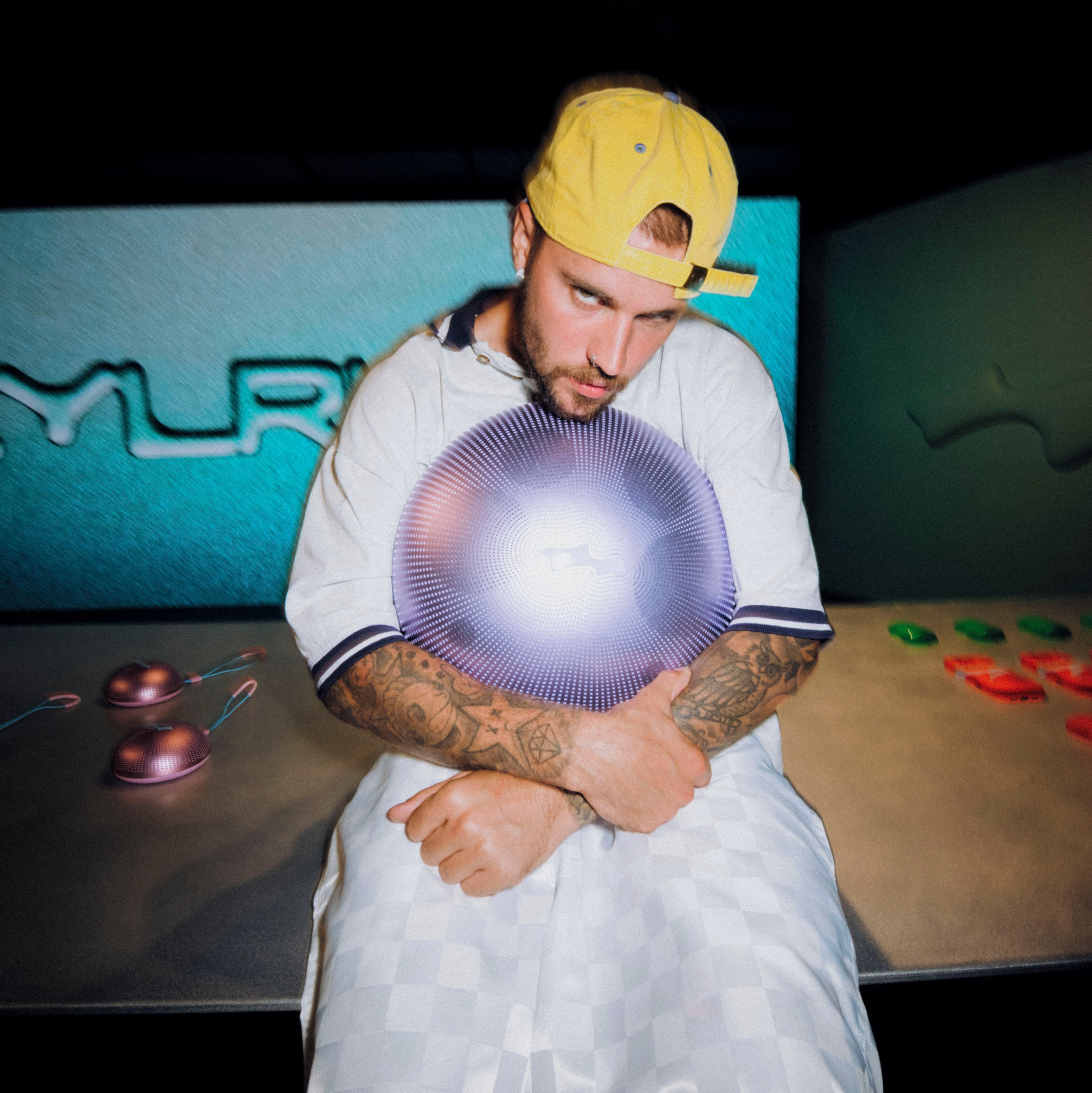 【IG】分享自己在skylrk快闪店搞怪比邪恶比😈，我宝好傻好幼稚Justin